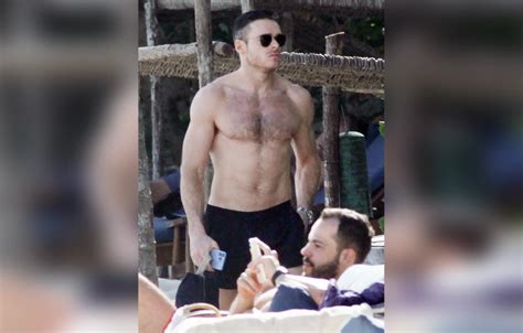 Richard Madden Showcases Ripped Body In Mexico Photos