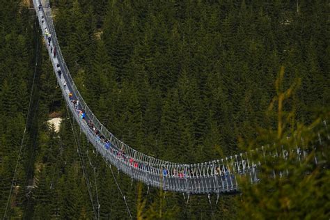 marcheriez vous sur le plus long pont suspendu pour piétons du monde thepressfree