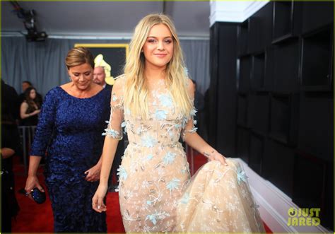 Kelsea Ballerini Meets Up With Carrie Underwood At Grammys 2017 Photo