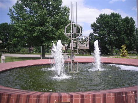 Cutting Coupons In Kc Kansas City Tour Of Fountains Kansas Side Fountains