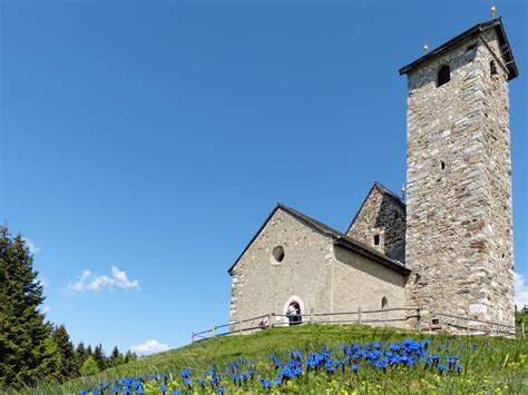 From wikimedia commons, the free media repository. VIGILJOCH KAPELLE Foto & Bild | architektur, ländliche ...