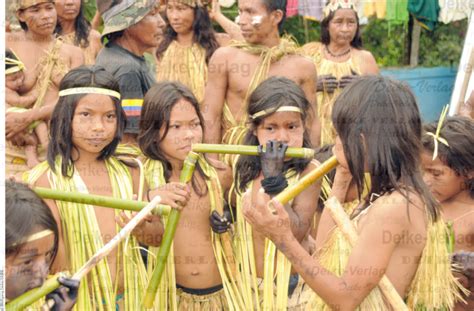 Ureinwohner Brasilien Amazonas Kinder And Jugendliche Liebe And Familie Themen Deike