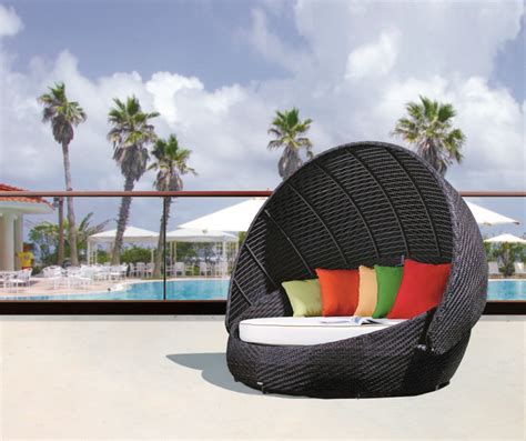 Surrounded by privacy curtains or mounds of pillows, an afternoon spent relaxing in an outdoor lounge bed is pretty close to being in a. RB-016 Outdoor Round Day Bed With Canopy | Black Design Co