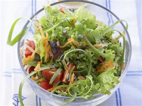 Gr Ner Salat Mit Tomaten Und Karotten Rezept Eat Smarter