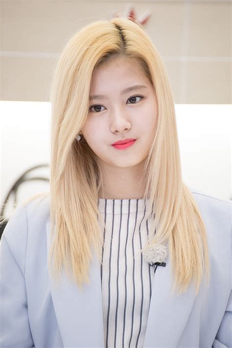 These 26 Hi Res Photos Of Twices Sana Prove Shes The Visual Youve