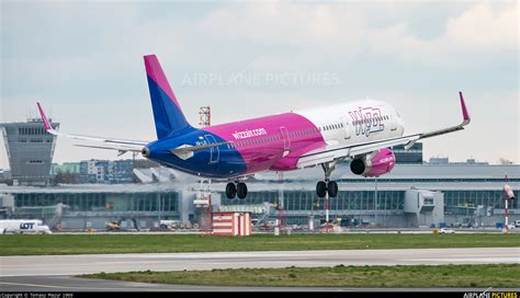 Ha Lxi Wizz Air Airbus A321 At Warsaw Frederic Chopin Photo Id 1471950 Airplane