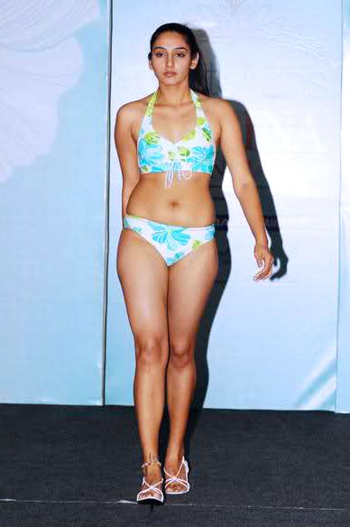 Beauty Galore HD Ragini Dwivedi Hot Bikini Rare Footage
