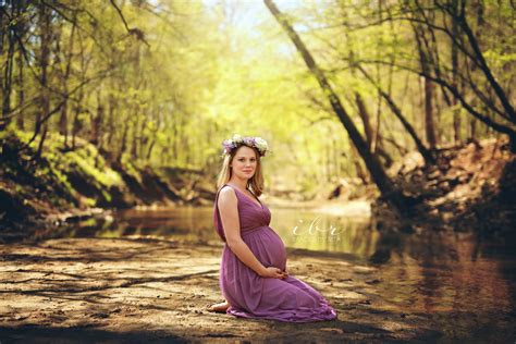 maternity creek creek maternity maternity photo session outdoor maternity session maternity