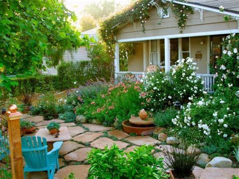 Hardscaping In Small Yards Is All About Combining Materials And