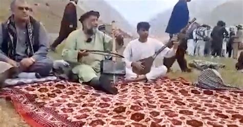 Afghanistan Il Cantante Folk Fawad Andarabi Ucciso Dai Talebani Il