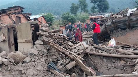 Nepal Earthquake Leaves Behind Massive Destruction Rescue Ops Ongoing In Pics News Zee News