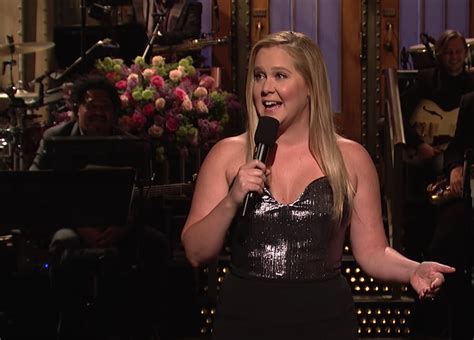 Watch Amy Schumer Deliver Her Monologue Hosting Snl In The Comic