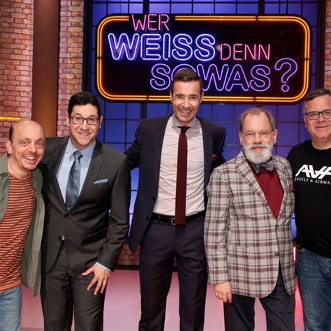 In der sendung stellen sich die kandidaten den fragen von moderator alexander bommes und der herausforderung. "Gefragt - Gejagt"-Jäger bei "Wer weiß denn sowas ...