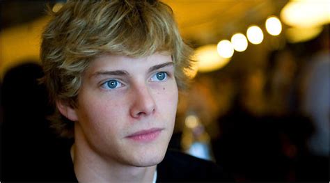 From Weeds To Broadway Hunter Parrish Thrives On Rebellion The