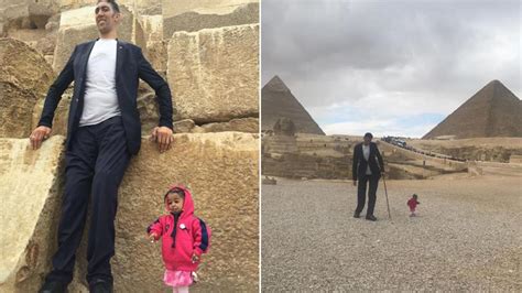 Worlds Tallest Man Meets The Worlds Shortest Woman