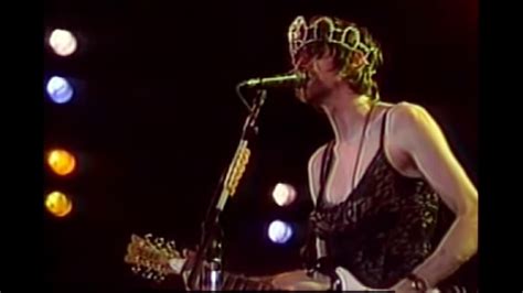 Nirvana's 1992 set at the reading festival remains one of the band's most famous. Kurt Cobain Rips Through 'Dive' in Lingerie at 1993 ...