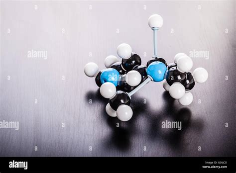 Modèle De Structure Moléculaire Chimique De La Nicotine Sur Une Surface
