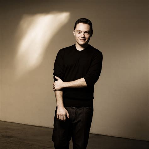 L'album è stato certificato disco di diamante in italia per le oltre 600 000 copie vendute ed è rimasto per oltre 100 settimane consecutive nella classifica. Wallpaper - Tiziano Ferro