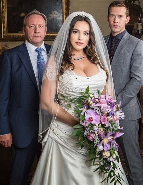 Kelly Brook Turns Cleavage Flashing Bride In Midsomer Murders But Fans Are Fuming Daily Star