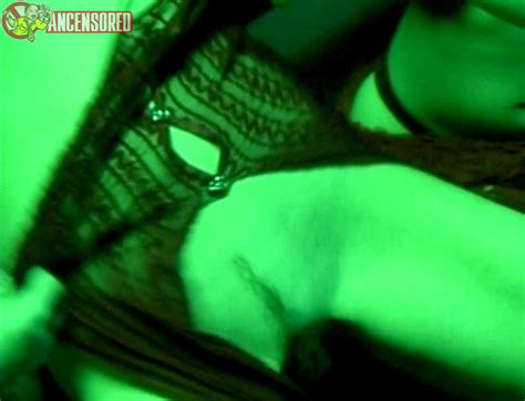 Julie Strain Nue Dans Tales From The Crapper