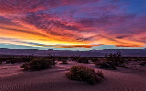 壁纸 景观 山 日落 性质 砂 云彩 日出 晚间 早上 海岸 沙漠 地平线 灌木 黄昏 沙丘 死亡之谷 黎明 余辉 红色的天空在早晨 气象现象
