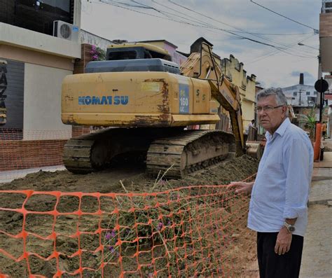 Prefeito Zenóbio vistoria 2ª etapa das obras de drenagem do Centro de