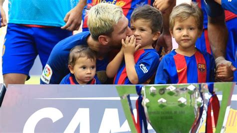 Driejarig Zoontje Messi Gaat In Jeugd Fc Barcelona Spelen Nu Het