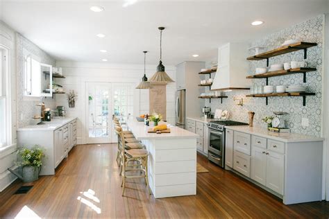 Gaines joanna kitchen cabinets farmhouse cabinet paint colors laundry kitchens chip houseandhome painting. Joanna Gaines Kitchens Fixer Upper 3 (Joanna Gaines Kitchens Fixer Upper 3) design ideas and photos