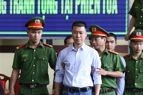 Theo luật và thông tư liên tịch số 02/2013, phạm nhân lĩnh án 5 năm được giảm án khi chấp hành được. Phúc thẩm vụ đánh bạc nghìn tỷ: Lý do 2 trùm cờ bạc Phan ...