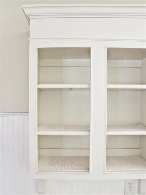 Original Layla Palmer Kitchen Antiqued Cabinets Step1 S3x4 .rend.hgtvcom.616.822 