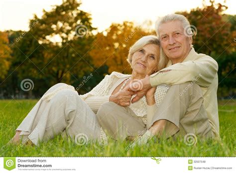 любящие пожилые пары стоковое фото изображение насчитывающей пары 32507548