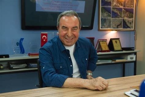 15 yıldır kesintisiz yayımlanan arka sokaklar, yayın yılı ve bölüm sayısı bakımından türk televizyon tarihinin en uzun haftalık dizisidir. Arka Sokaklar dizisinin Rıza Baba'sı Zafer Ergin bakın kaç ...