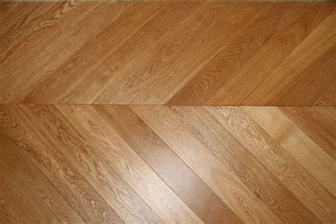 Read engineered wood flooring reviews from home flooring pros. Chevron Floor Pattern: The Unmistaken Zigzag Design - Wood ...
