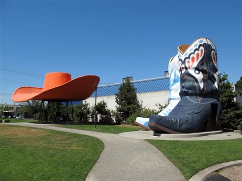 10 Weird Roadside Attractions To See In Washington