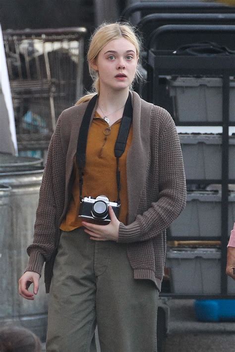 Pin By Mark Bowen On Elle Fanning Out Going Elle Fanning Old Actress Photo