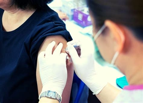 Mi riferisco a quanto ha dichiarato il virologo crisanti sulla scelta del gen ca paolo figliuolo come commissario dell'emergenza covid. Badanti incluse nel nuovo Piano vaccini, ma solo per ...
