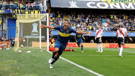 Superclásico is the football match in argentina between buenos aires rivals boca juniors and river plate.it derives from the spanish usage of clásico to mean derby, with the prefix super used as the two clubs are the most popular and successful clubs in argentine football. Final Copa Libertadores 2018 - River vs Boca: Alineación ...