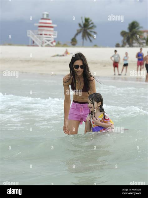 Miami Beach Fl June 18 Katie Holmes And Suri Cruise Had A Fun Day Out On Beach Today In