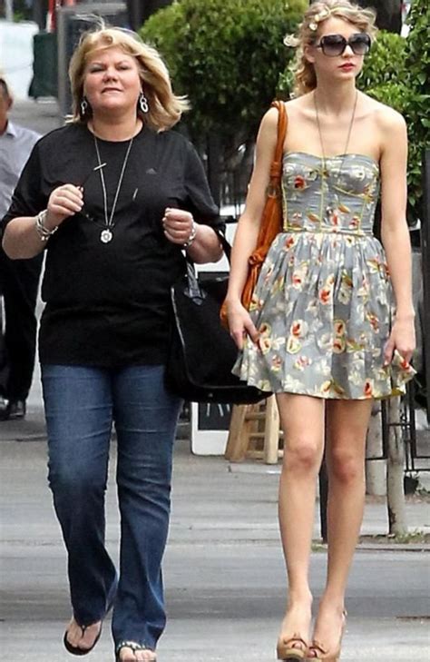 Taylor Swifts Mum Andrea Finlay Has Been Diagnosed With Cancer News Com Au Australias