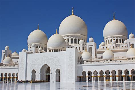 Visiting The Sheikh Zayed Grand Mosque In Abu Dhabi
