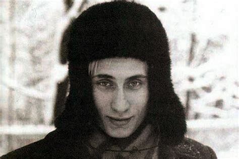 Władimir putin w dzieciństwie został wyrzucony ze szkoły za złe zachowanie. Young Vladimir Putin was kind of a hipster | New York Post