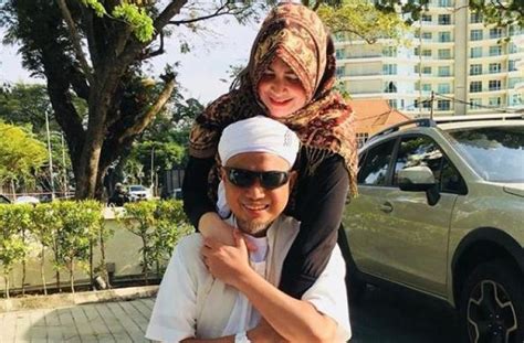 Our twitter video downloader will extract the twitter to mp4 link from the tweet and you can save twitter videos to your computer, android or iphone. Baru Terkuak, Sikap Asli Ustaz Arifin Ilham saat Poligami ...