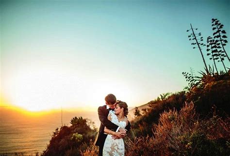 Prewedding shoot, often referred to as an engagement shoot, is a photo shoot that usually takes place after engagement and before the. 17 Foto Romantis yang Membuktikan Bahwa Foto Prewedding ...