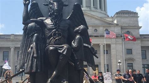 Satanic Temple Statue Unveiled At The Arkansas State Capitol Katv