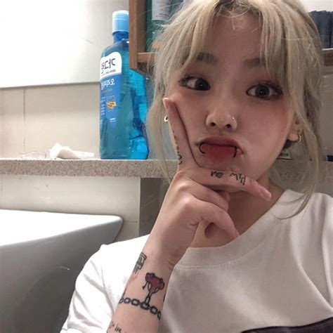 ハート Ulzzang Korean Girl Asian Girl Face Piercings Piercings For Girls Lip Piercing Korean