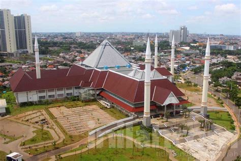 Foto Kemegahan Arsitektur Khas Betawi Masjid Raya Kh Hasyim Asyari