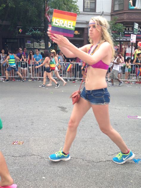Hot Girl At Chicago Pride Parade Gallery EBaum S World