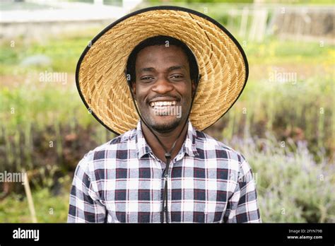 African Farm Worker Hi Res Stock Photography And Images Alamy
