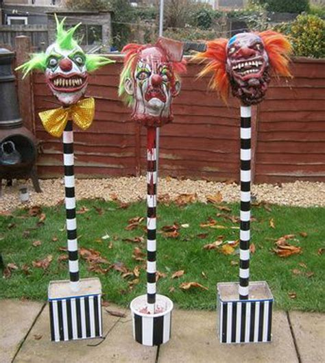 Halloween tree make a variety of halloween decorations with your group. 20 Cool And Scary Clown Halloween Decorations | HomeMydesign