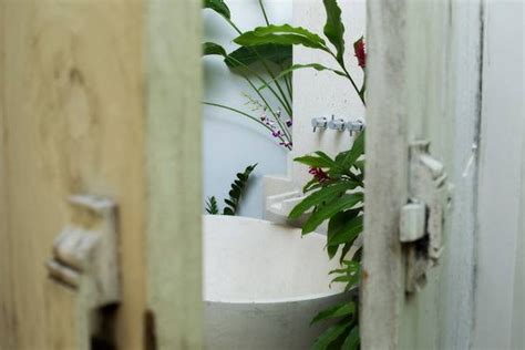 Bali haus tropische häuser nachhaltige architektur badezimmer rustikal sims haus badezimmer inspiration haus architektur zukünftiges haus endlich komme ich dazu, euch unser wunderschönes haus auf bali vorzustellen. Pin von christina morgenstern auf bathroom | Haus mieten ...